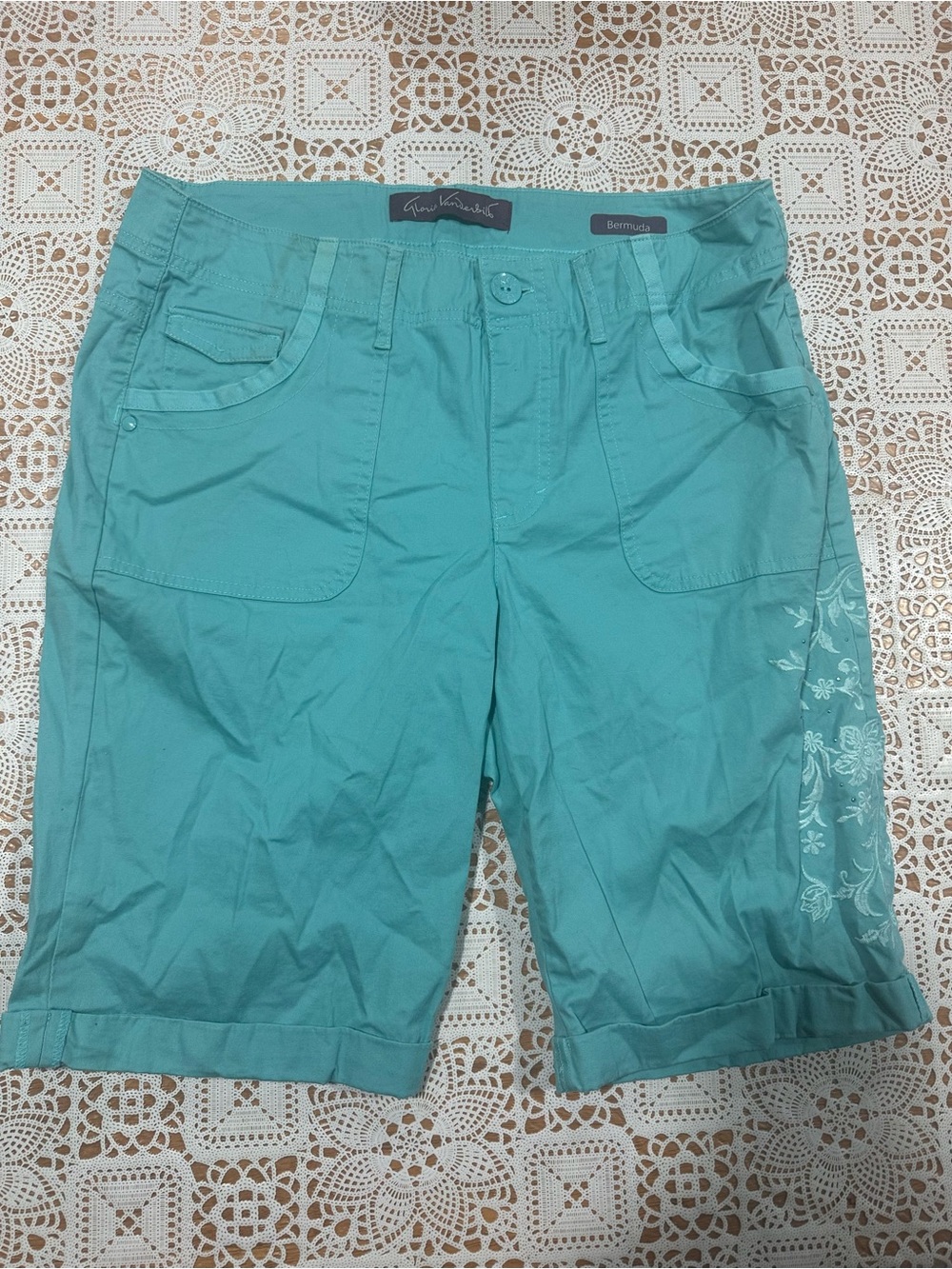 Gloria Vanderbilt Size 10 Turquoise Embroidered Bermuda Shorts Rhinestone